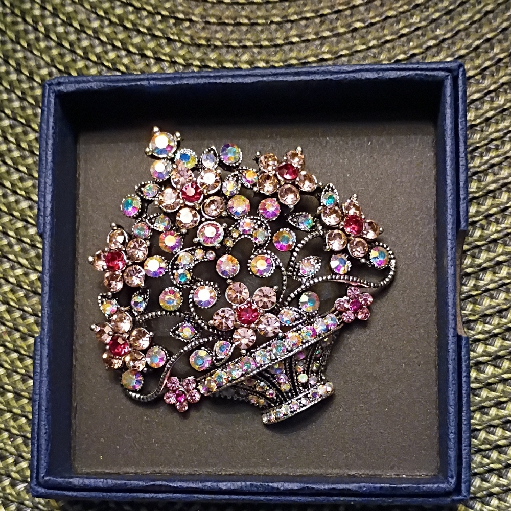 Elegant Multicolor Crystal Pendant
